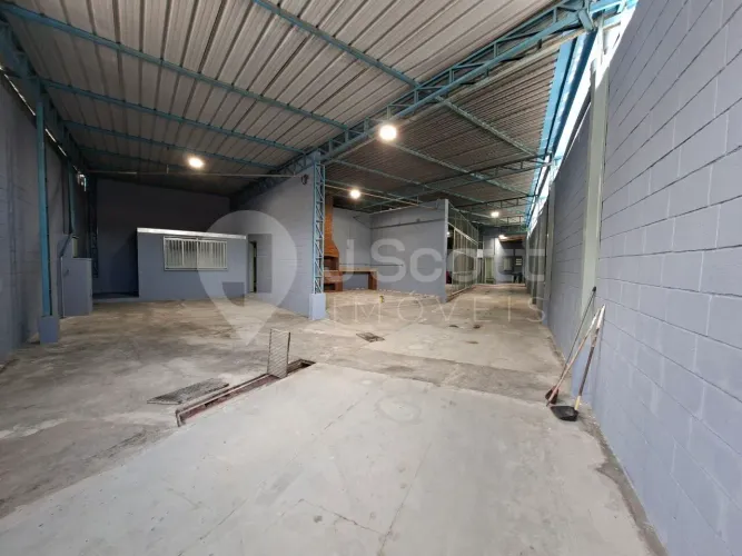 Aluga-se Galpão Comercial, ótima localização e estrutura completa!