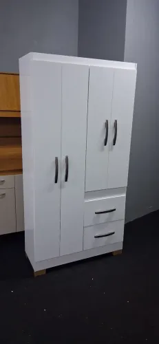 Guarda Roupa Três Portas