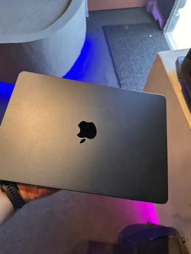 MAC BOOK AIR M4