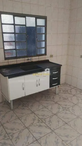 Casa para Locação com 2 dormitórios com 1 varanda e quintal grande no Bairro Boa Vista em