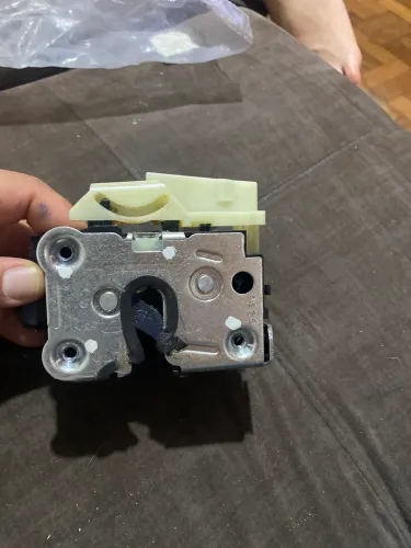Fechadura porta duster oroch lado direito