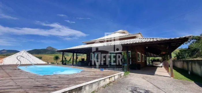 CASA À VENDA EM Rio Bonito  CONFORTO, LAZER E VISTA PARA AS MONTANHAS