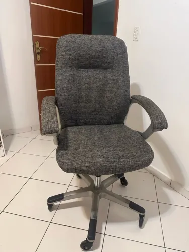 VENDE-SE CADEIRA DE ESCRITÓRIO ESTILO POLTRONA