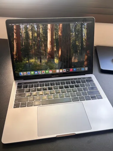 MacBook Pro 2019 com Touchbar | i5 quad-core | 8GB
