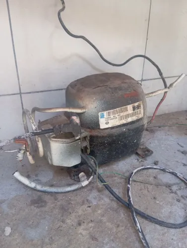 Motor de geladeira Eletrolux Frost Free DC41 usado funcionando perfeitamente