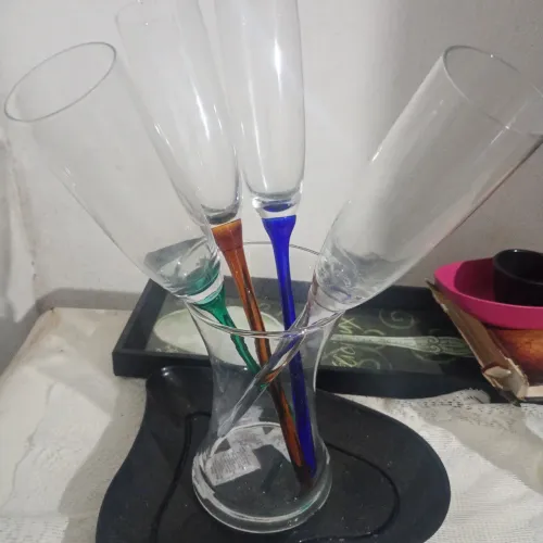 Conjunto de taças de cristal com vaso