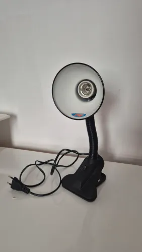 Luminária de Garra Flexível - NOVA (Nunca Usada) - Pronta Entrega