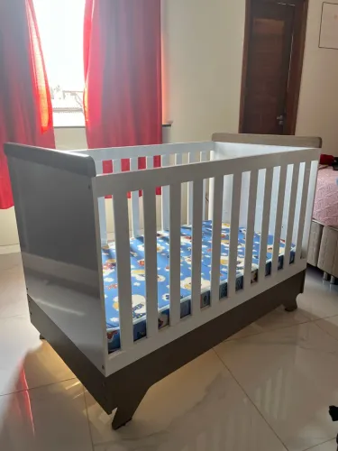 Berço Infantil Branco com Amadeirado