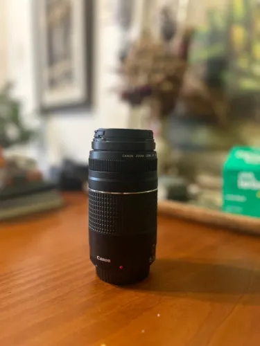 Lente 75-300 Canon novíssima e sem detalhes 