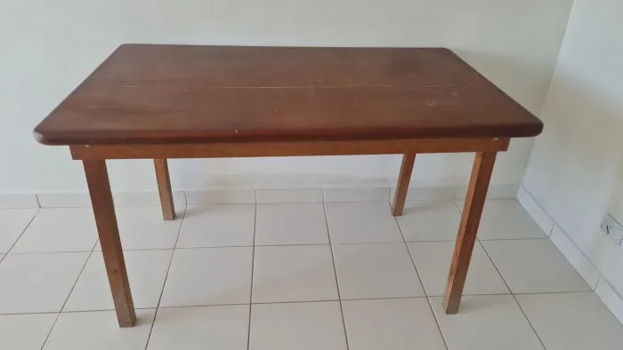 Mesa e cadeiras 