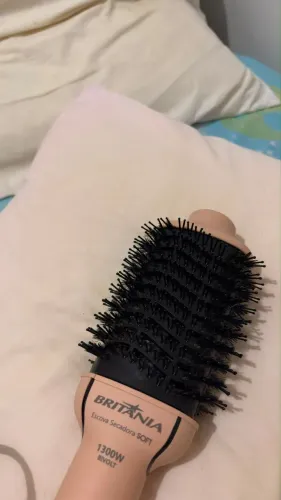 Escova modeladora e secadora