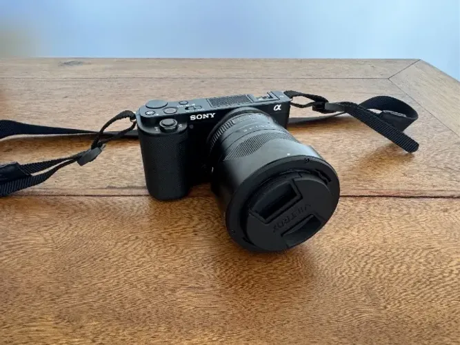 SONY ZVE-10 + LENTE VILTROX 23MM 1.4