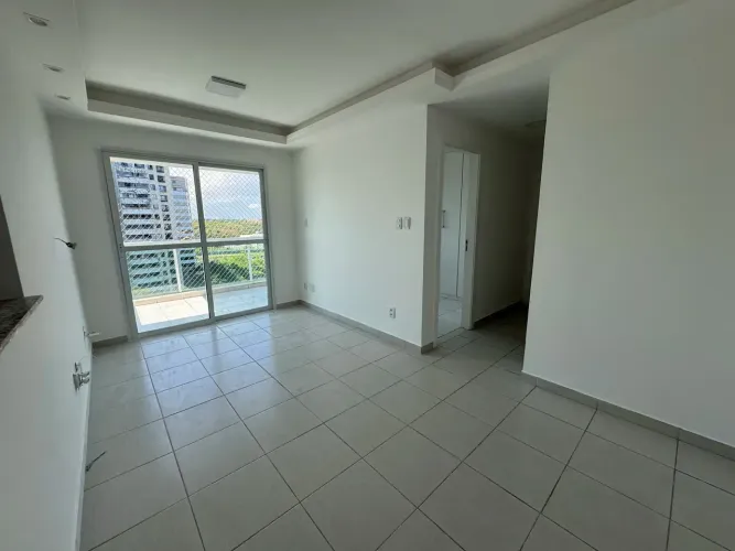 Apartamento a venda em Alphaville 1 com 2 quartos dependência e andar alto no Laguna