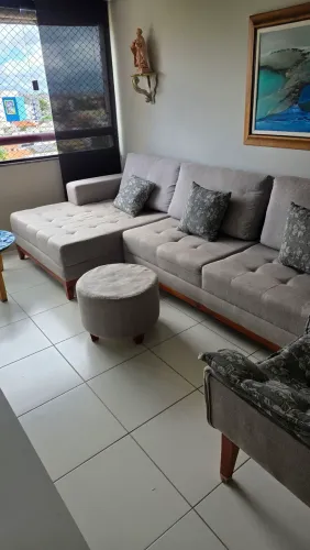 Sofá com três lugares poltrona e chaise longue