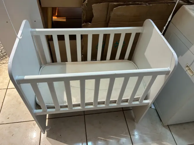 Mini berço com colchão entrego