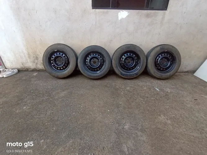 Vendo 04 aros 14+ pneus meia vida
