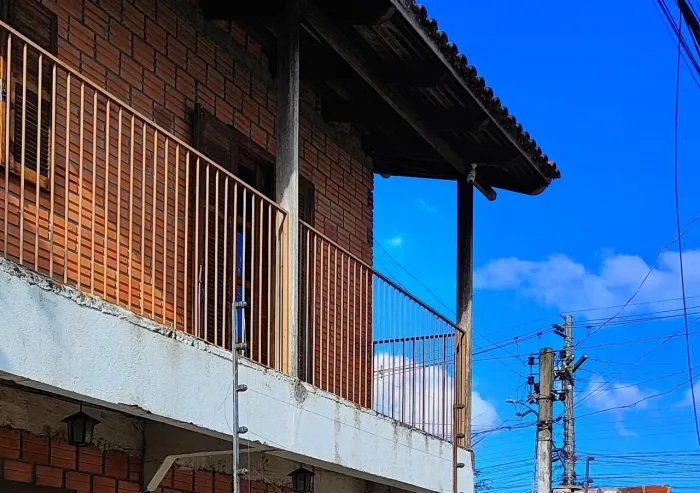 Vendo grades e corrimão de escada em ferro.