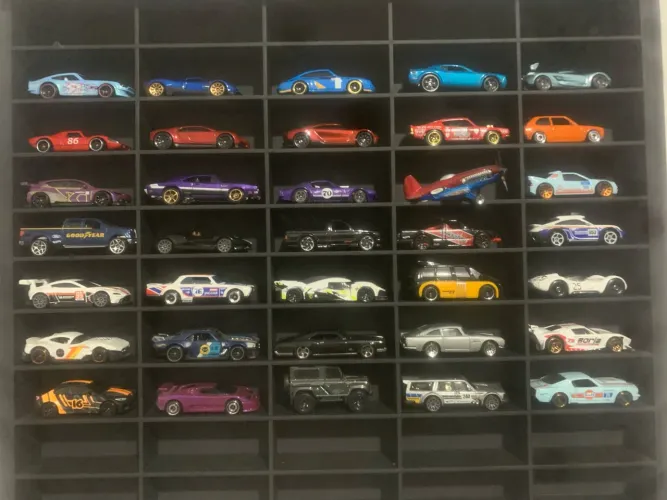Vende-se 35 carrinhos hotwheels