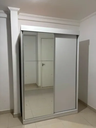 Armário Duas Portas com Espelho