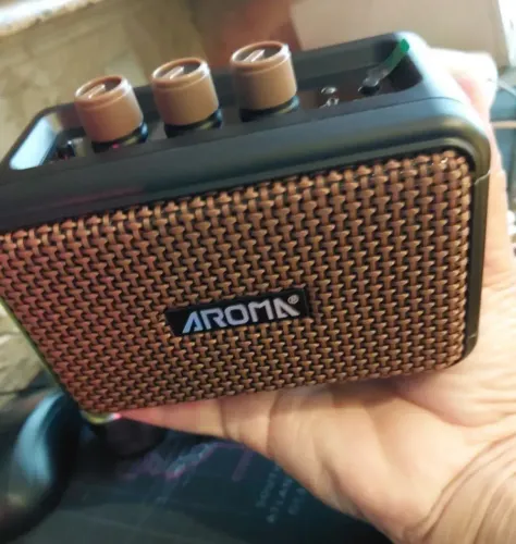 Mini amplificador de guitarra e violão