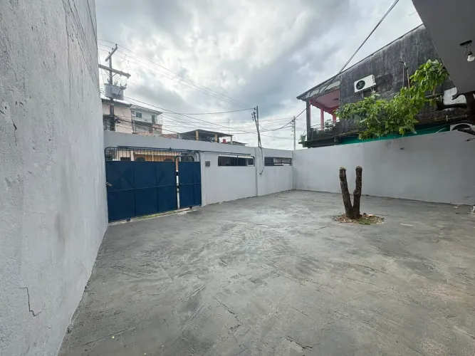 ALUGO ESSA CASA NA COMPENSA / PRÓXIMO AO INPASA / COM VARIOS CKMERCIOS PRÓXIMO