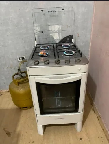 Vendo Fogão Esmaltec 4 Bocas e Forno em perfeitas condições