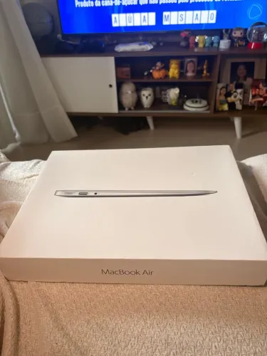 MacBook Air 2017 na caixa