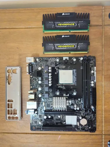 Kit custo-benefício processador, placa mãe e memórias