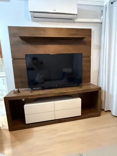 Painel de TV + Rack em ótimo estado.
