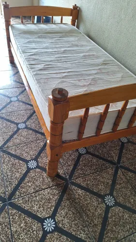 Cama solteiro madeira forte