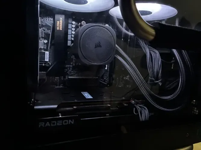 Mini PC Gamer R5 5500 RX 7600 16GB 512GB SSD