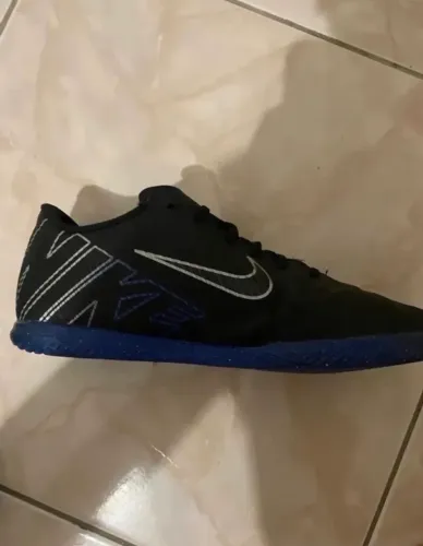 Chuteira da Nike preta