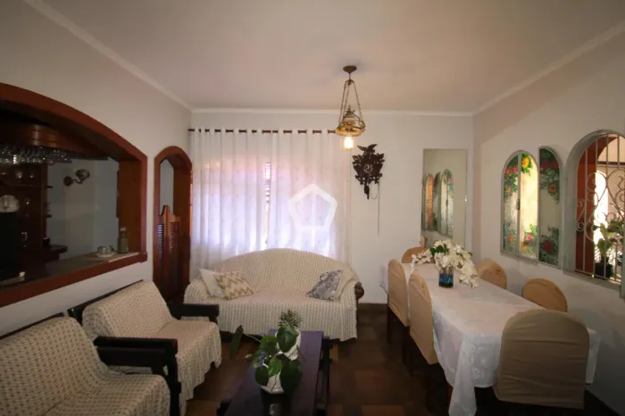 Casa de Luxo em São Paulo: 3 Quartos, 4 Banheiros e 420m² de Área!