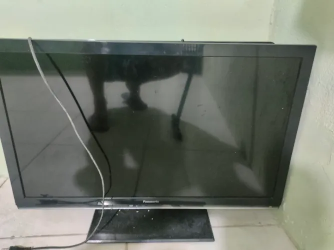 Televisão para retirada de peças
