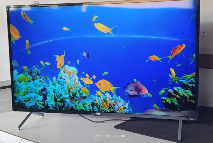 TV AOC 43" led Smart ,com base .
