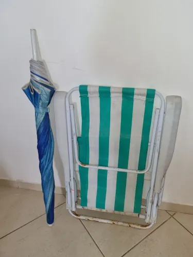 Cadeira de praia e guarda sol