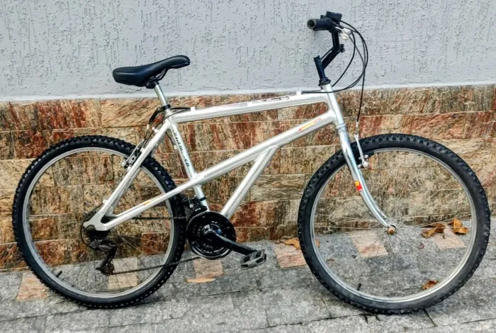 Bicicleta two hard aro 26