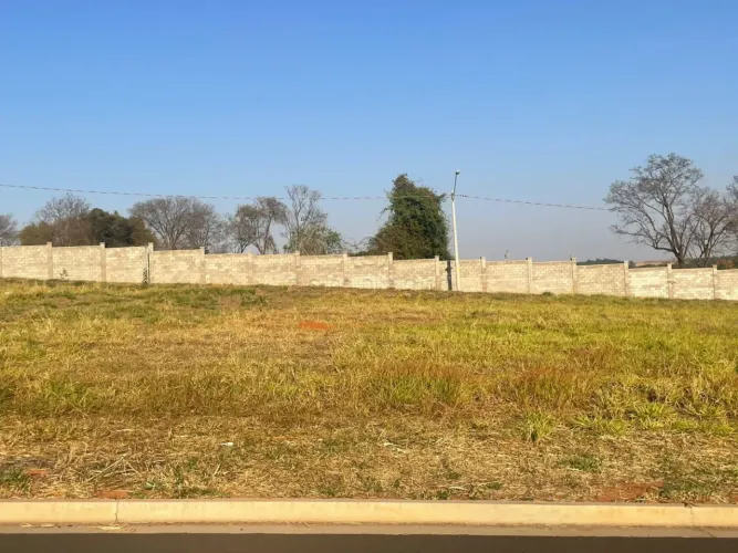 Terreno Grande à Venda no Condomínio Quinta do Lago II