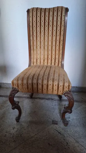 Cadeira retro e antiga