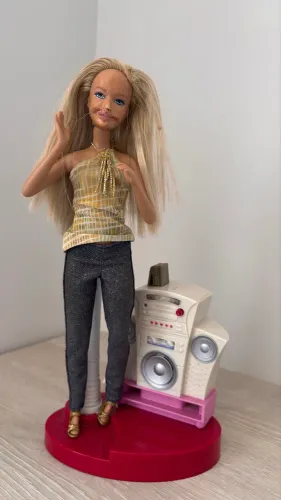 Barbie cantora que fala e canta 