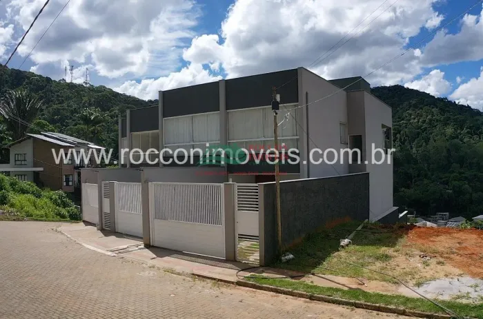 Casa de Alto Padrão à Venda em Domingos Martins ES