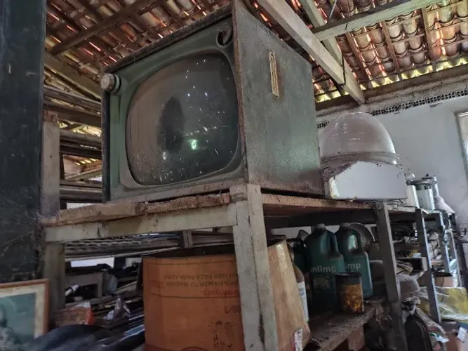Lote TVs Antigas Vintage - Decoração Retrô / Cenografia / Coleção