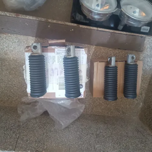 2 pares de pedaleiras original Harley Davidson Dyna Fat Bob