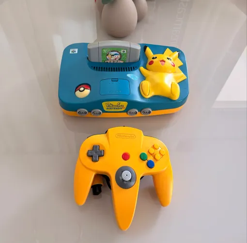 Nintendo 64 edição Pikachu