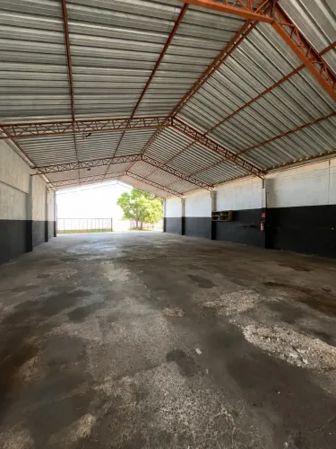 Galpão/Barracão Comercial à Venda - 600m2 de terreno - Cuiabá