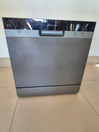 Lava-louças 8 serviços Electrolux 127V modelo LL08S
