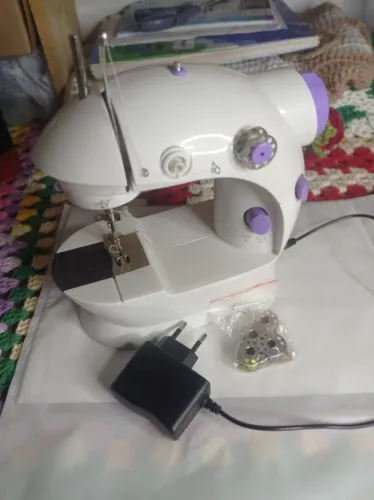 Mini máquina de costura