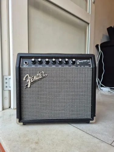Amplificador Fender 20W usado