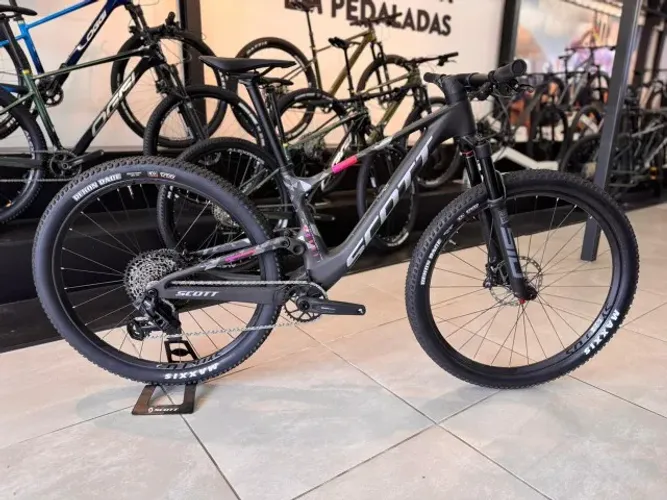 Bicicleta Scott Spark RC Team 2025 Tamanho- 15"- S e 17"- M NOVA