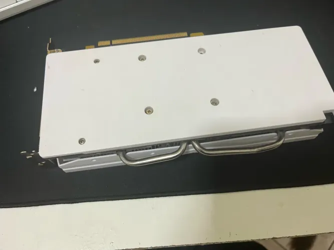 Vende-se placa de vídeo rx580 de 8gb com defeito